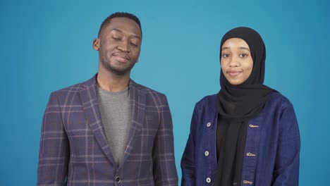 Porträt-Eines-Schwarzen-Muslimischen-Paares.-Afrikanisches-Glückliches-Paar.